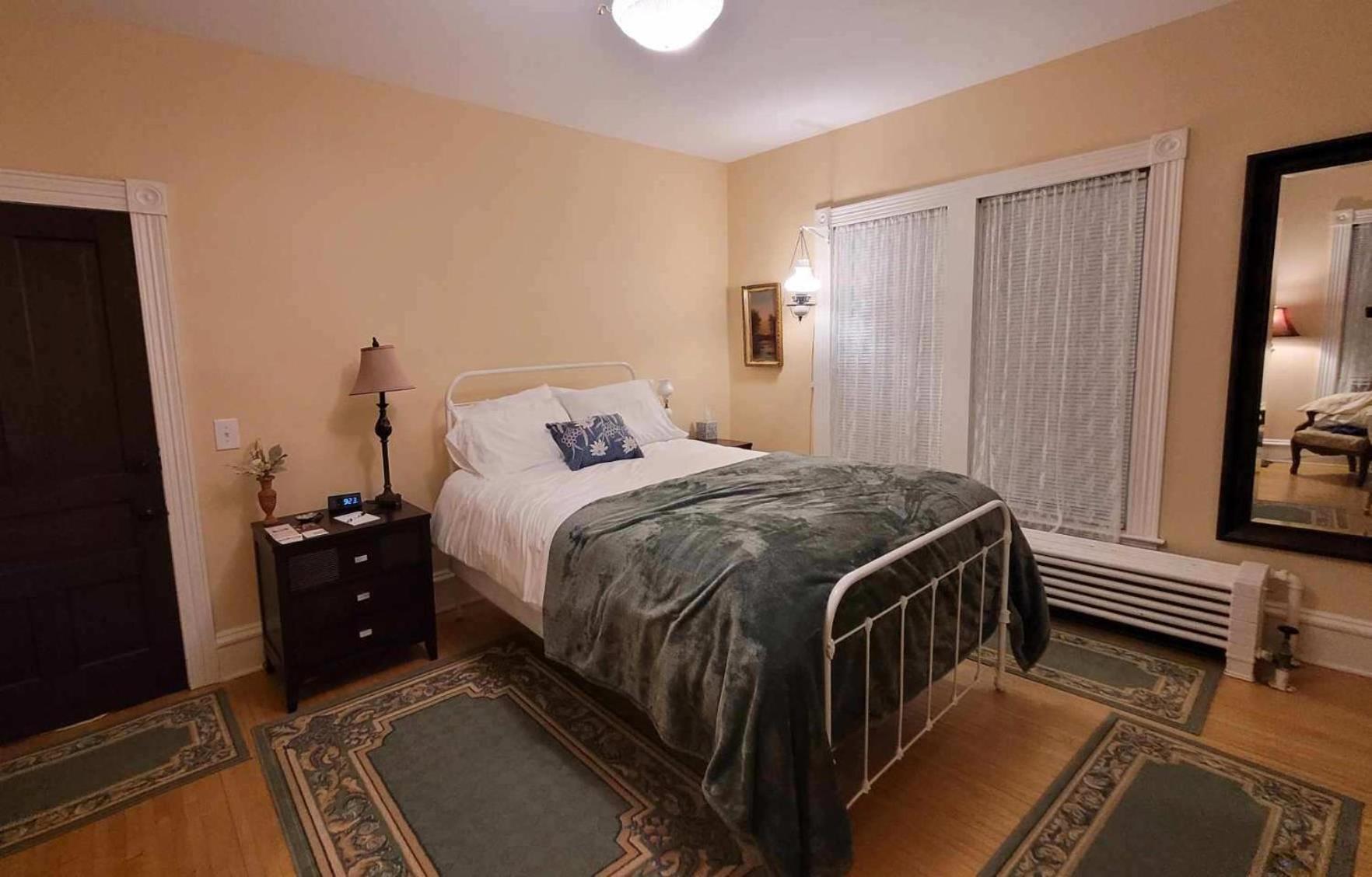 Oaklawn Inn Menomonie Esterno foto